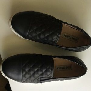 Steve Madden black tennis shoes